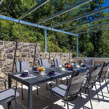 Hébergement de vacances Awesome In With House Sea View