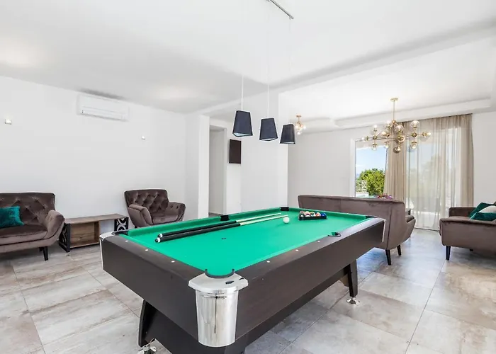 4 Bedroom Gorgeous In Σπίτι διακοπών Ičići