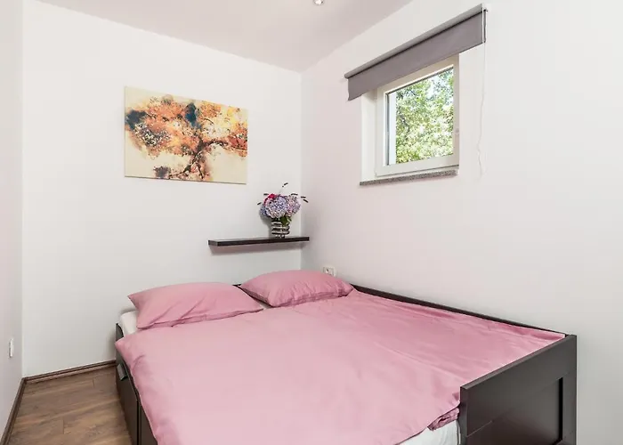 4 Bedroom Gorgeous In Vikendica Icici