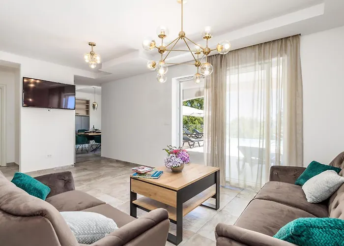 Vikendica 4 Bedroom Gorgeous In Icici