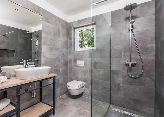 4 Bedroom Gorgeous In Σπίτι διακοπών Ičići