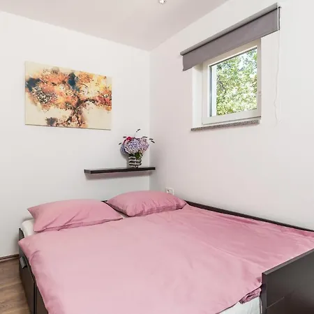 4 Bedroom Gorgeous In Ferienhaus Ičići