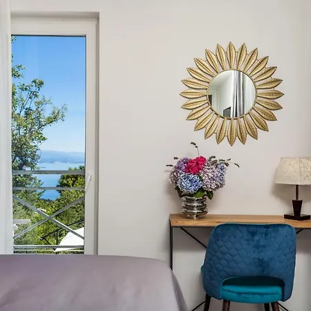 Awesome In With House Sea View