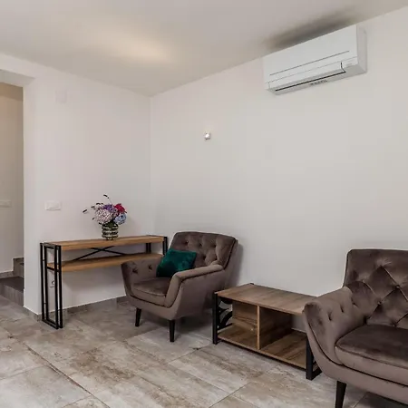 Ferienhaus 4 Bedroom Gorgeous In