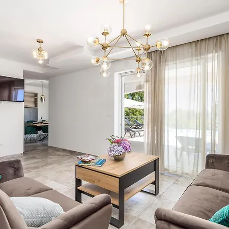 Ferienhaus 4 Bedroom Gorgeous In Ičići